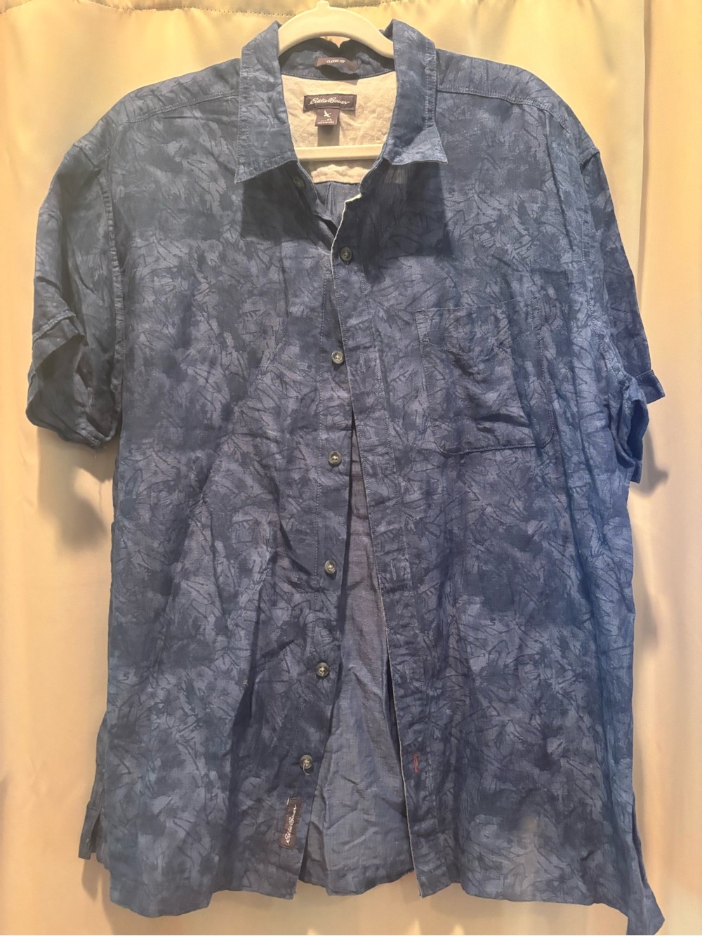 Eddie Bauer Men's Short-Sleeve Button-Down Shirt in Blue Tie-Dye